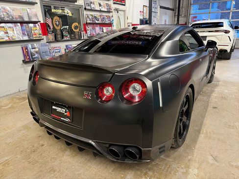 Used 2015 Nissan GT-R Black Edition image 6