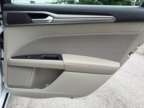 Used 2019 Ford Fusion SE FWD image 30