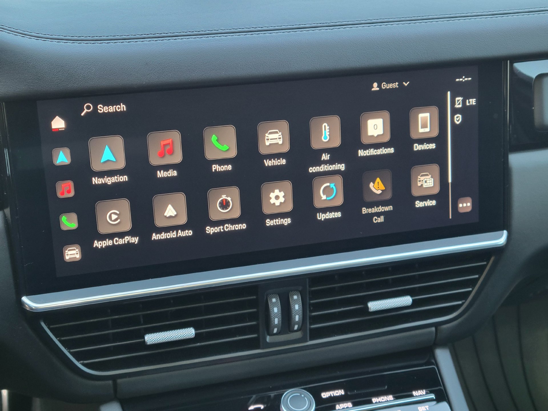 Certified 2022 Porsche Cayenne Turbo AWD/4WD image 17