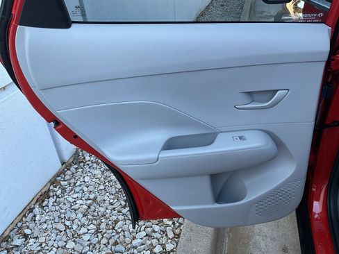 Used 2025 Hyundai Kona SEL image 18