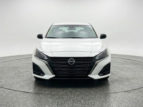 Used 2025 Nissan Altima 2.5 SV image 2