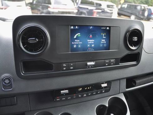 Used 2023 Mercedes-Benz Sprinter 2500 image 27