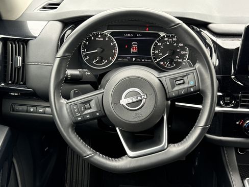 Used 2025 Nissan Pathfinder SV AWD/4WD image 18