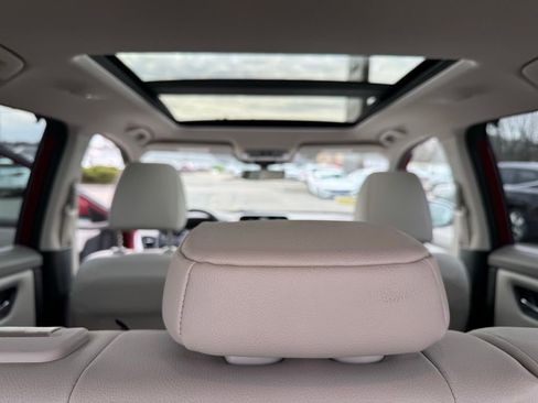 Used 2022 Nissan Rogue SL w/ SL Premium Package image 37