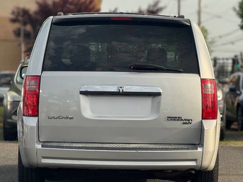 Used 2010 Dodge Grand Caravan SXT FWD image 15
