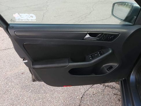 Used 2011 Volkswagen Jetta SE FWD image 10