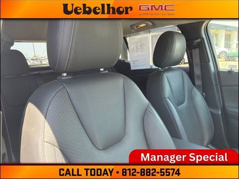 Used 2022 Buick Encore GX Essence w/ Experience Buick Package AWD/4WD image 4