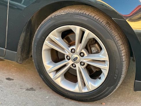 Used 2016 Ford Taurus SE image 4