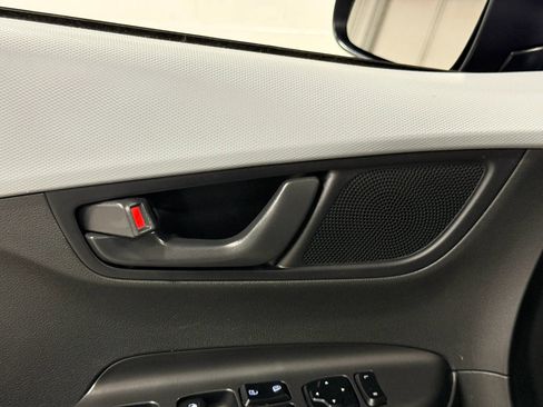 Used 2019 Hyundai Kona SE AWD/4WD image 13