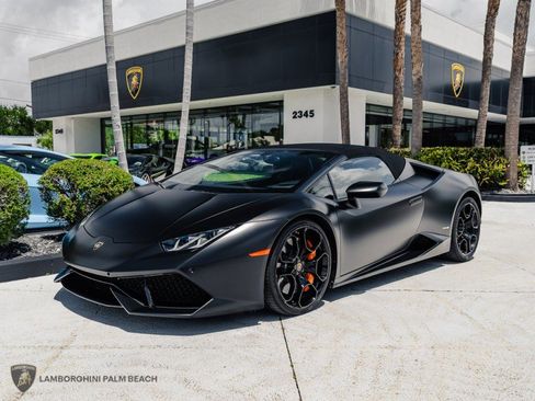 Used 2017 Lamborghini Huracan LP 610-4 AWD/4WD image 2