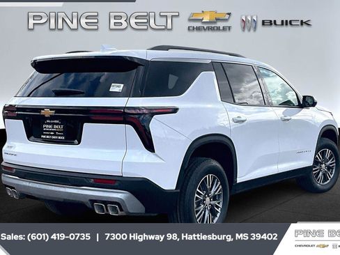New 2026 Chevrolet Traverse LT w/ Driver Confidence Package FWD image 11