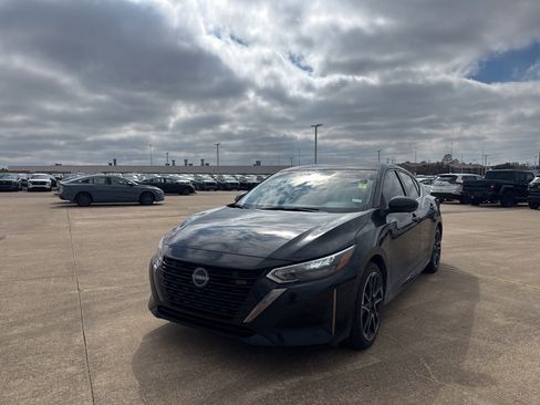 Certified 2025 Nissan Sentra SR w/ SR Premium Package image 7