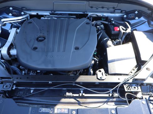 Used 2025 Volvo XC60 B5 Plus image 41