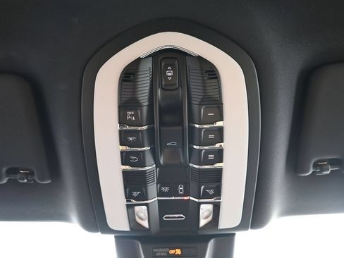 Used 2026 Porsche Macan AWD/4WD image 21