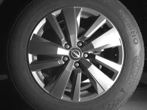 Used 2025 Nissan Pathfinder SV image 14