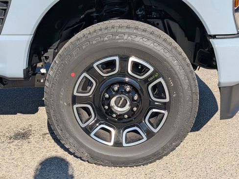 New 2026 Ford F350 Platinum w/ FX4 Off-Road Package image 11