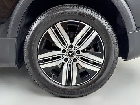 Used 2023 Mercedes-Benz EQB 300 4MATIC image 10