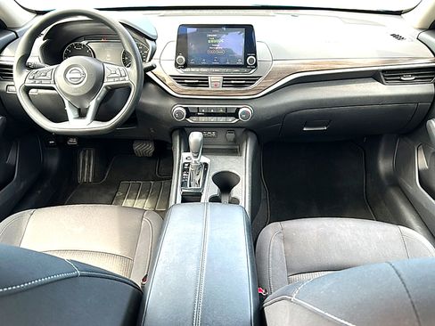 Used 2025 Nissan Altima 2.5 SV FWD image 20