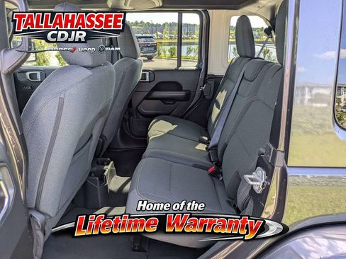 Used 2025 Jeep Wrangler Unlimited Sahara AWD/4WD image 13