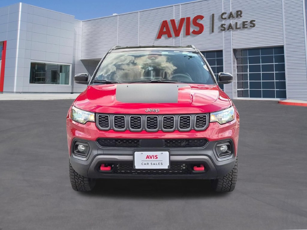 Used 2025 Jeep Compass Trailhawk AWD/4WD image 2
