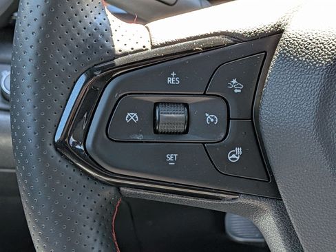 Used 2024 Chevrolet Trax RS w/ Sunroof Package image 17