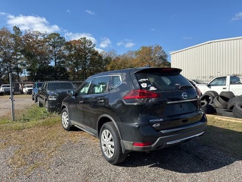 Used 2018 Nissan Rogue S image 4