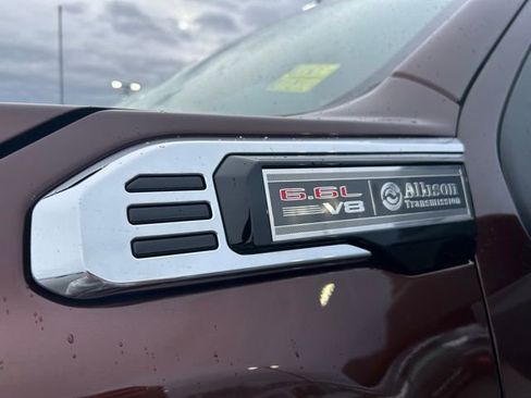 Used 2024 GMC Sierra 2500 SLE w/ SLE Convenience Package image 9