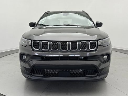 Used 2024 Jeep Compass Latitude w/ Altitude Special Edition image 2