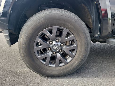 Used 2021 Toyota Tacoma SR5 AWD/4WD image 10