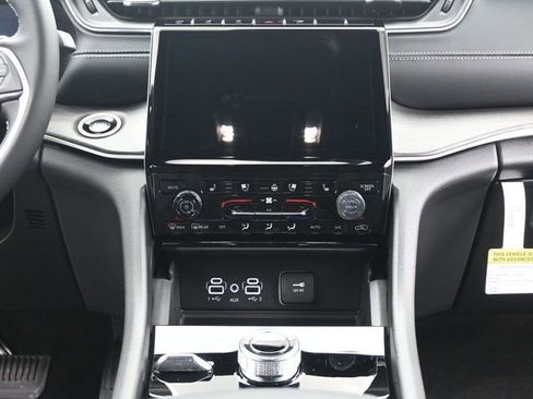 New 2025 Jeep Grand Cherokee Limited w/ Luxury Tech Group II AWD/4WD image 25