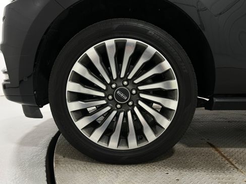 Used 2020 Lincoln Navigator L Reserve w/ Luxury Package AWD/4WD image 42