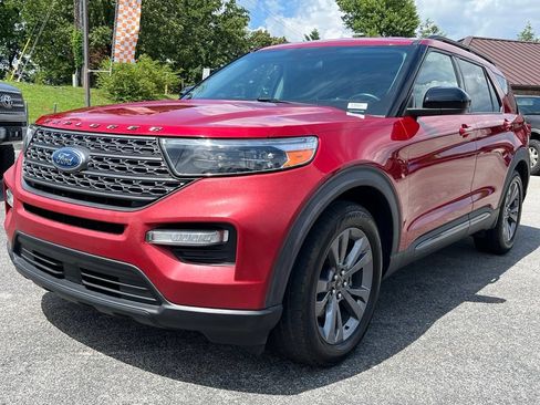 Used 2022 Ford Explorer XLT w/ Equipment Group 202A RWD image 3