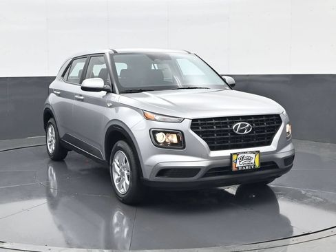 New 2026 Hyundai Venue SE FWD image 3