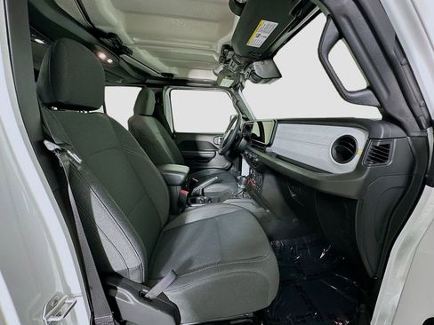 Used 2024 Jeep Gladiator Sport image 29