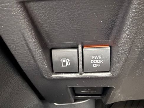 Used 2025 Toyota Sienna Limited AWD/4WD image 22