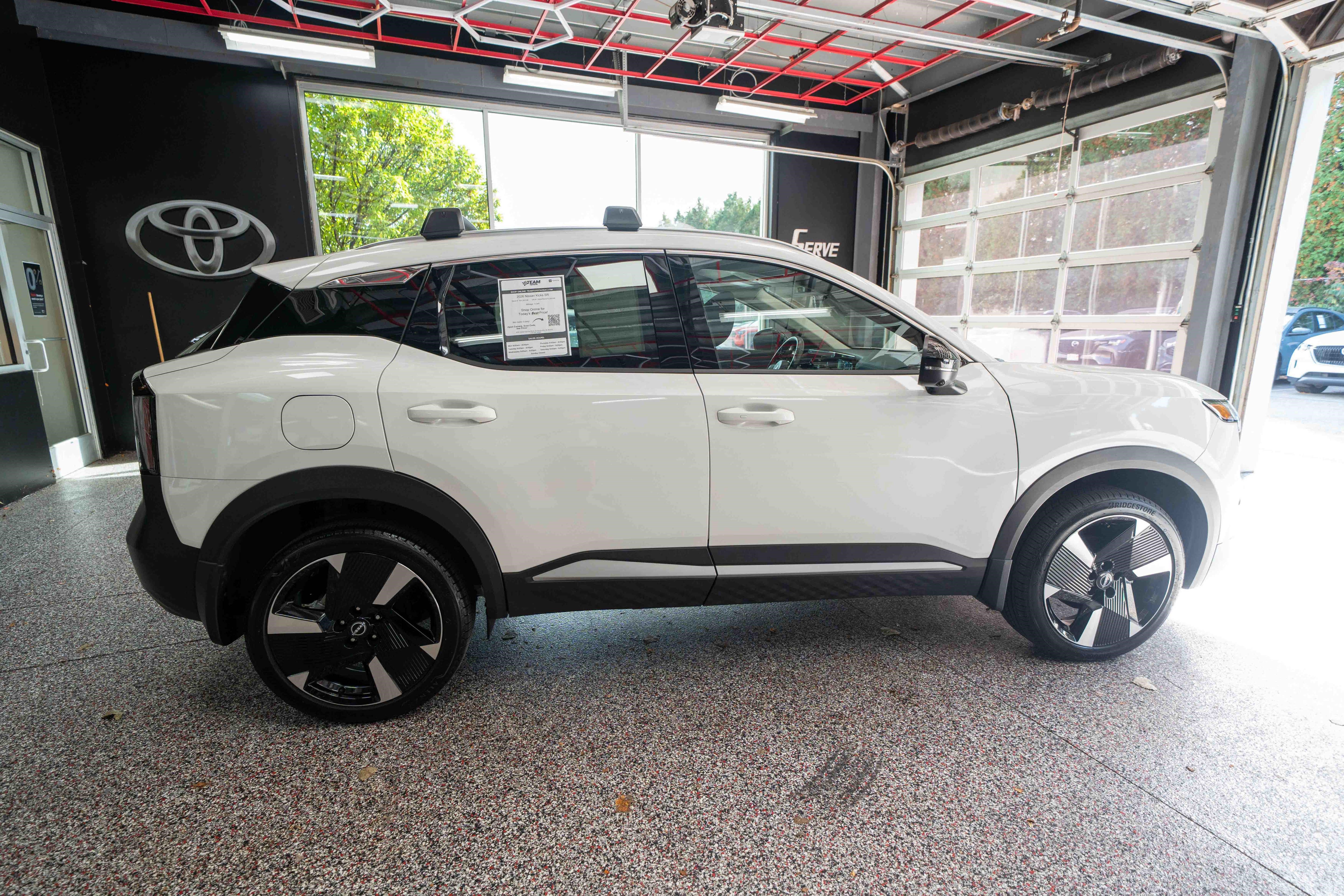 Used 2026 Nissan Kicks SR FWD image 4