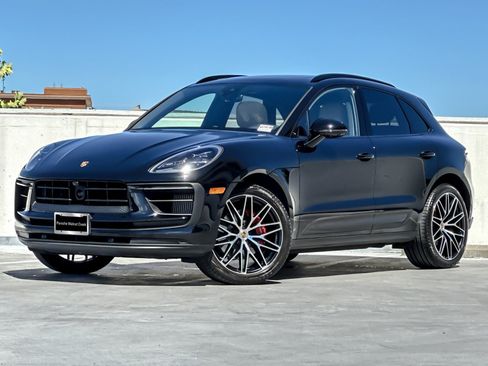 Certified 2024 Porsche Macan S AWD/4WD image 2