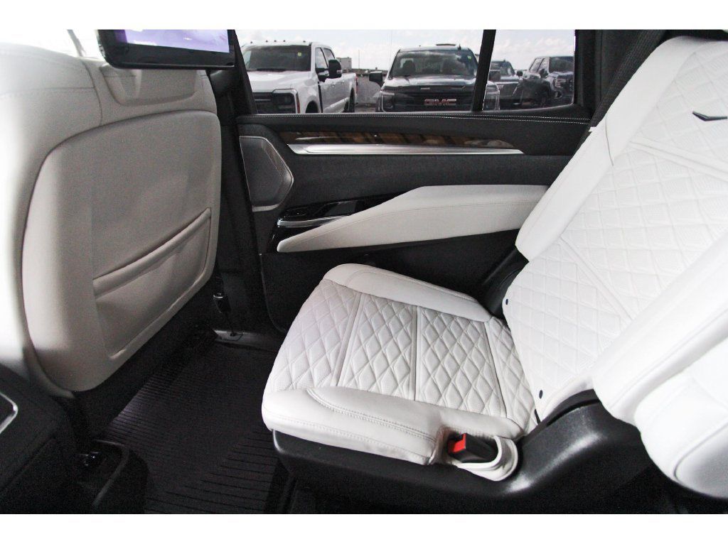 Used 2026 Cadillac Escalade Platinum Sport w/ LPO, ONYX Package AWD/4WD image 12