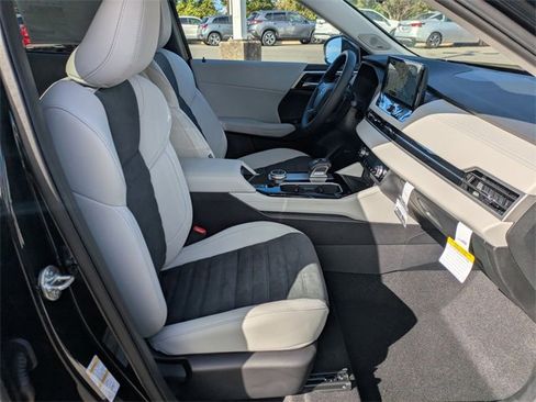 New 2025 Mitsubishi Outlander SE image 35