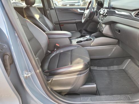 Used 2025 Ford Escape ST-Line w/ Cold Weather Package image 19