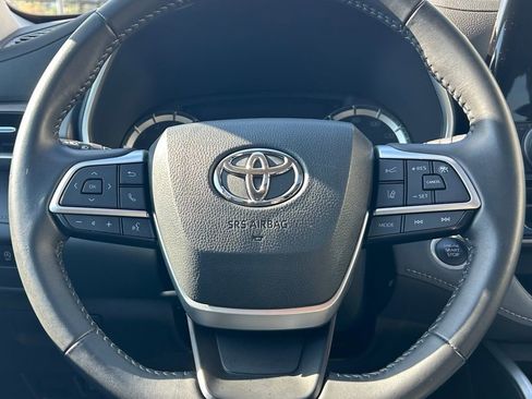 Certified 2024 Toyota Highlander XLE AWD/4WD image 22