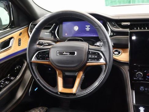 Used 2025 Jeep Grand Cherokee L Summit image 16