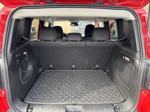 Used 2017 Jeep Renegade Altitude FWD image 12