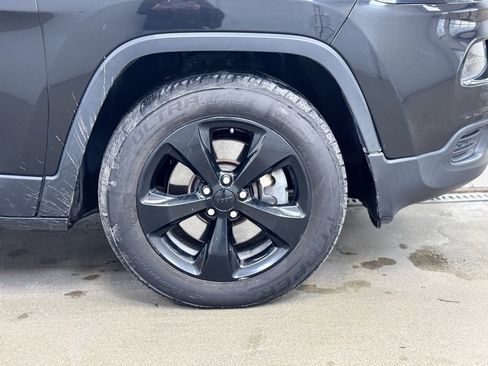 Used 2016 Jeep Cherokee Altitude w/ Cold Weather Group image 4