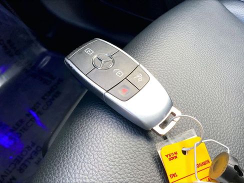 Used 2021 Mercedes-Benz GLB 250 4MATIC image 15