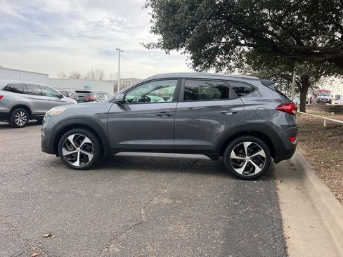 Used 2018 Hyundai Tucson Sport image 4