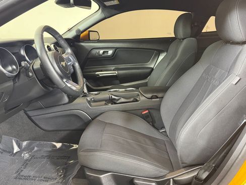 Used 2022 Ford Mustang Coupe RWD image 5