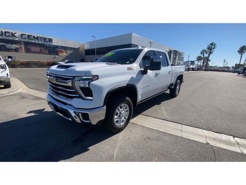 Used 2024 Chevrolet Silverado 2500 LTZ w/ LTZ Convenience Package image 3