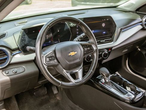 Used 2025 Chevrolet Trax LT w/ Driver Confidence Package FWD image 10