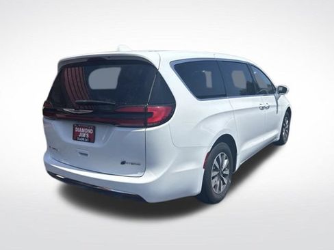 Used 2022 Chrysler Pacifica Touring-L FWD image 7